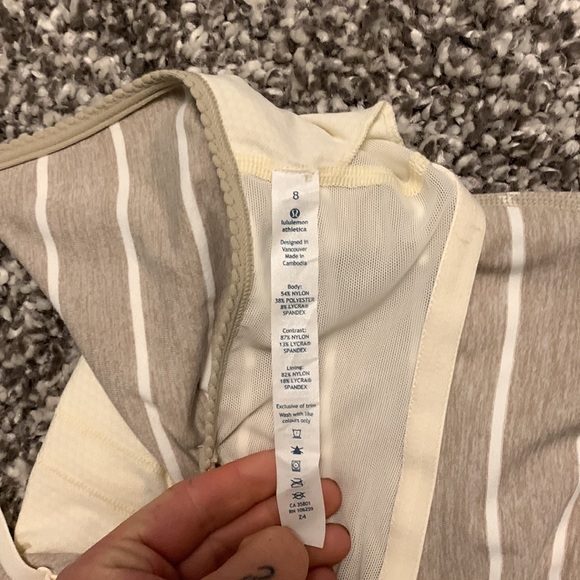 Lululemon tank top with built in bra - Picture 6 of 6